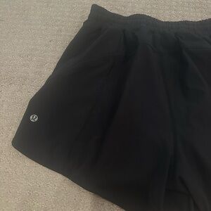 Lululemon Black Run Track that high rise short 4’